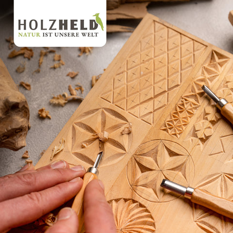 Holzheld® Premium Schnitzwerkzeugset (17-teilig) - mit edler Aufbewahrungstasche aus Leder, vorgefrästem Lindenholzrohling und umfassender Schnitzanleitung